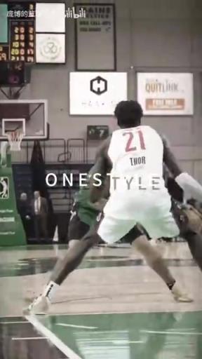 正统美式后卫！JD戴维森炒菜后低手合球，对抗上篮打进！